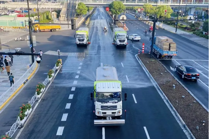 路面见本色丨Ezpay(中国)环境新能源环卫装备服务上海进博会！